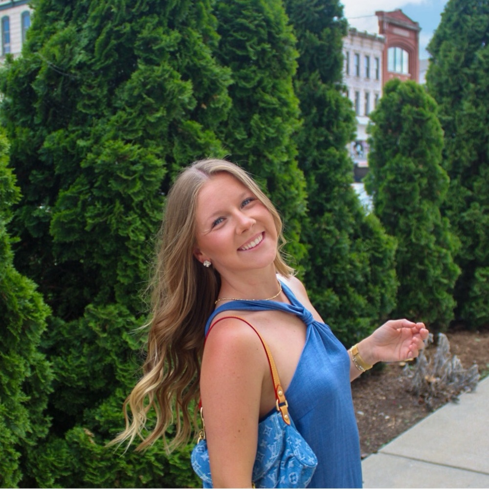 Meet your Posher, Hallie